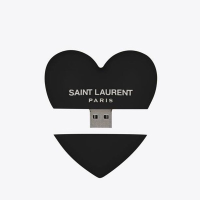 USB-накопители YSL Saint Laurent в форме сердца: элегантность и цифровые инновации